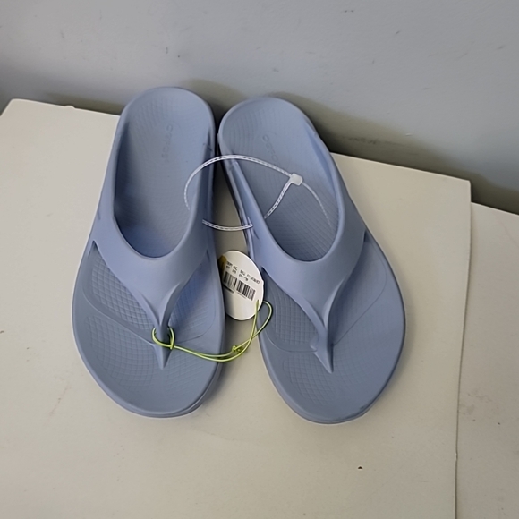 OOFOS Ooriginal Thong Sandals - Picture 4 of 8